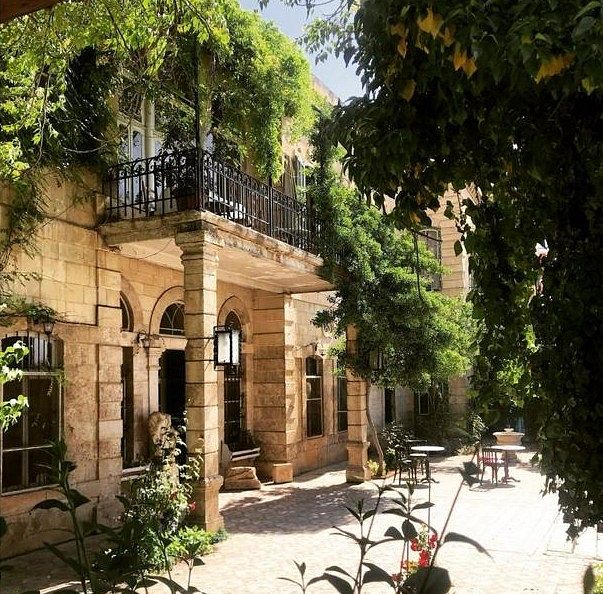 EL HOTEL PALMYRA, ENTRE EL EXOTISMO Y LA TRADICION thumbnail