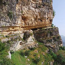 DE BKERZAY À JEZZINE : DES VUES PANORAMIQUES ET DES SIÈCLES D’HISTOIRE thumbnail