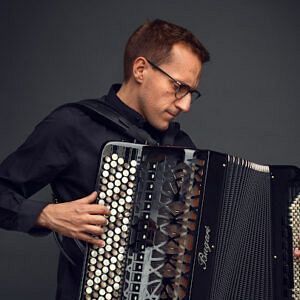 AL BUSTAN INTERNATIONAL FESTIVAL : HARMONIES OF PEACE : AN ACCORDION IN THE HOUSE thumbnail