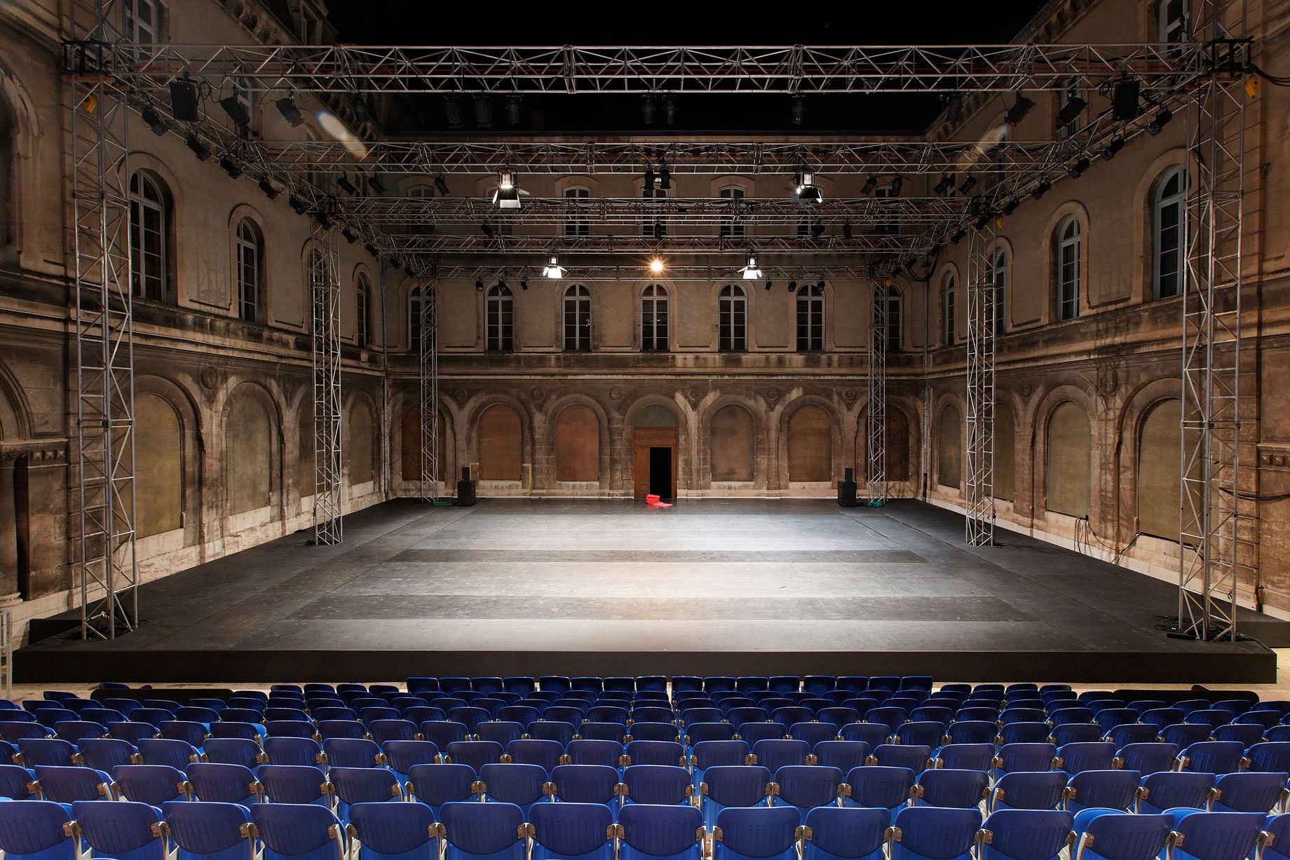 FESTIVAL D'AVIGNON : NOUR thumbnail
