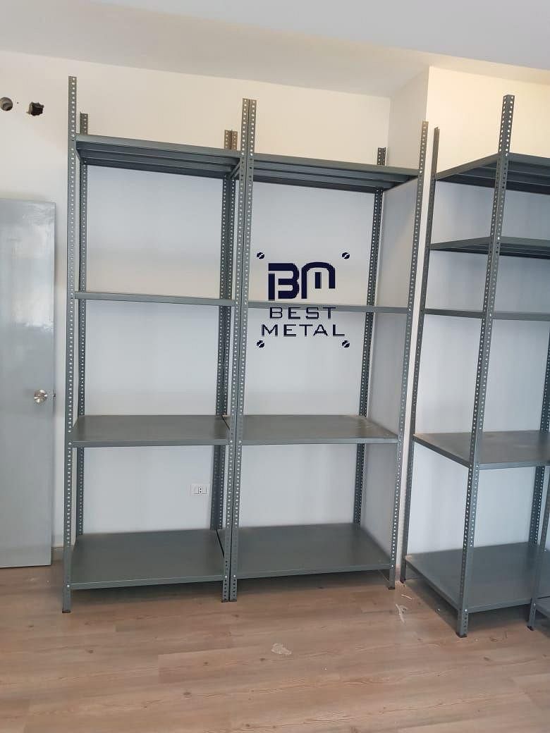 Regular shelves and storage - View 2